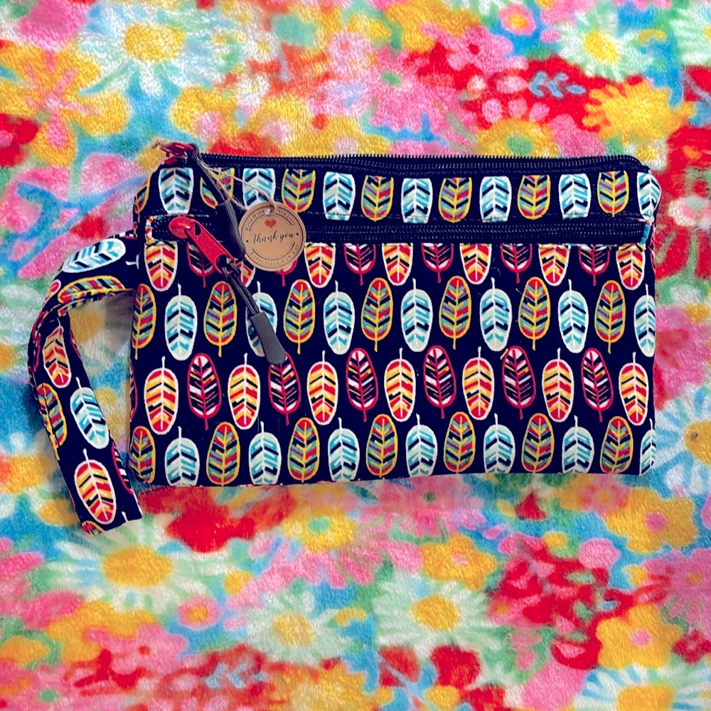 Wristlet purse